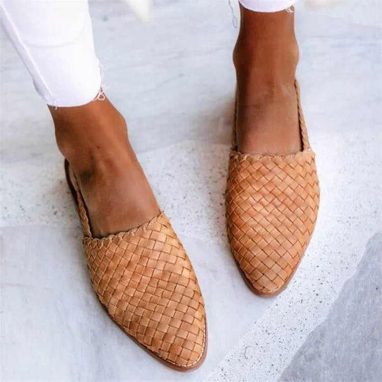 Baotou flat sandals with buckle closure in pointed toe design, available in multiple colours and sizes