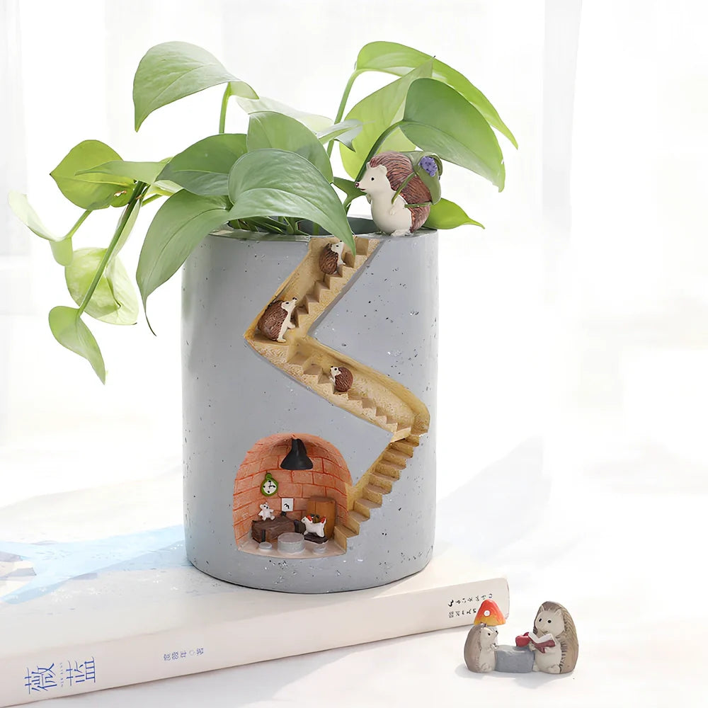 Resin cartoon succulent pot with hedgehog design measuring 15cm diameter for desktop gardening