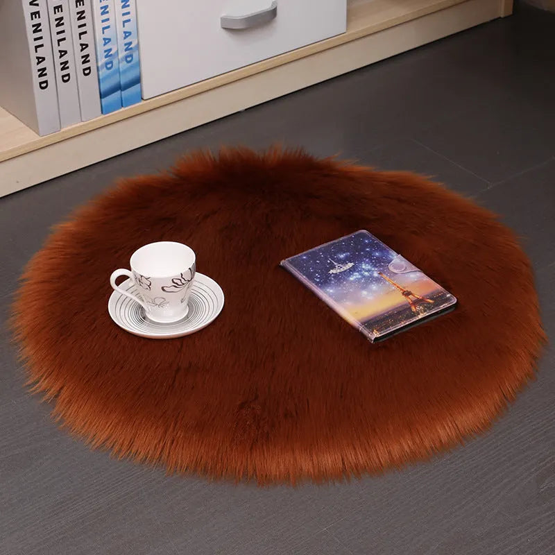 Hair plush carpet floor mat, machine-woven wool round rug in 35cm, 40cm, 50cm, or 60cm diameter, modern simple bedroom, living room, or hallway carpet, available in white, black, beige, pink, purple, light grey, and other colours.