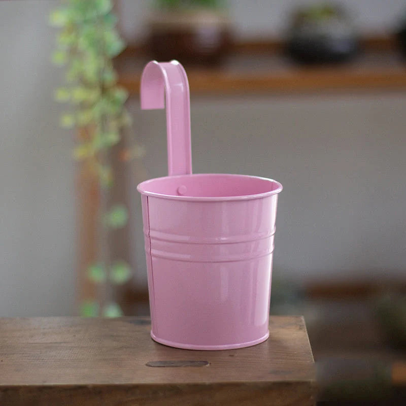 Iron hanging flower pot in various colors for garden and home decoration