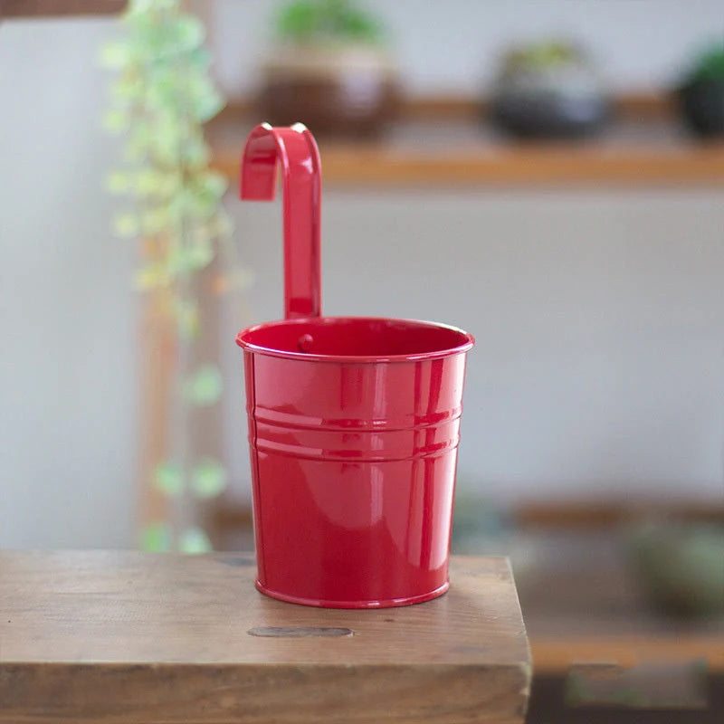 Iron hanging flower pot in various colors for garden and home decoration