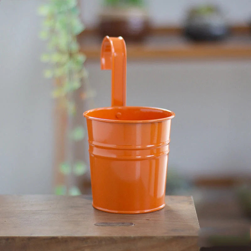 Iron hanging flower pot in various colors for garden and home decoration