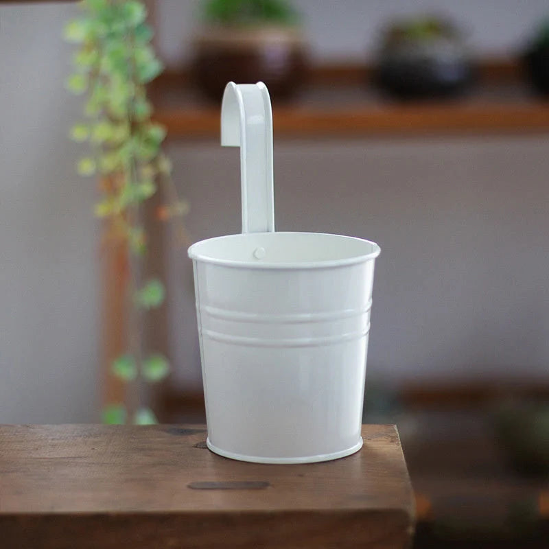 Iron hanging flower pot in various colors for garden and home decoration