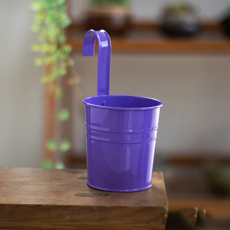 Iron hanging flower pot in various colors for garden and home decoration