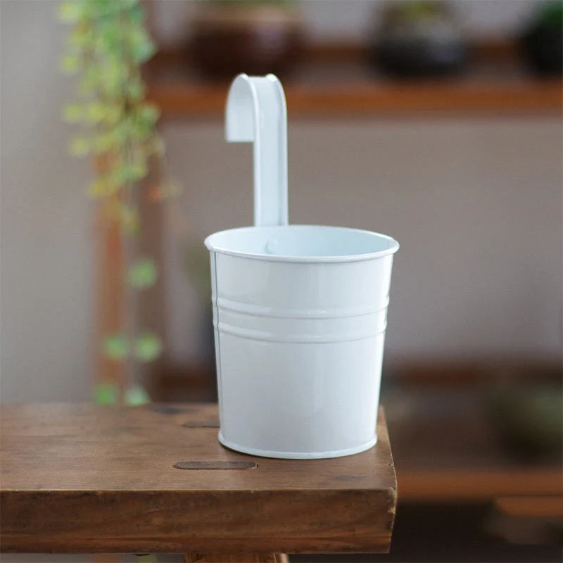 Iron hanging flower pot in various colors for garden and home decoration