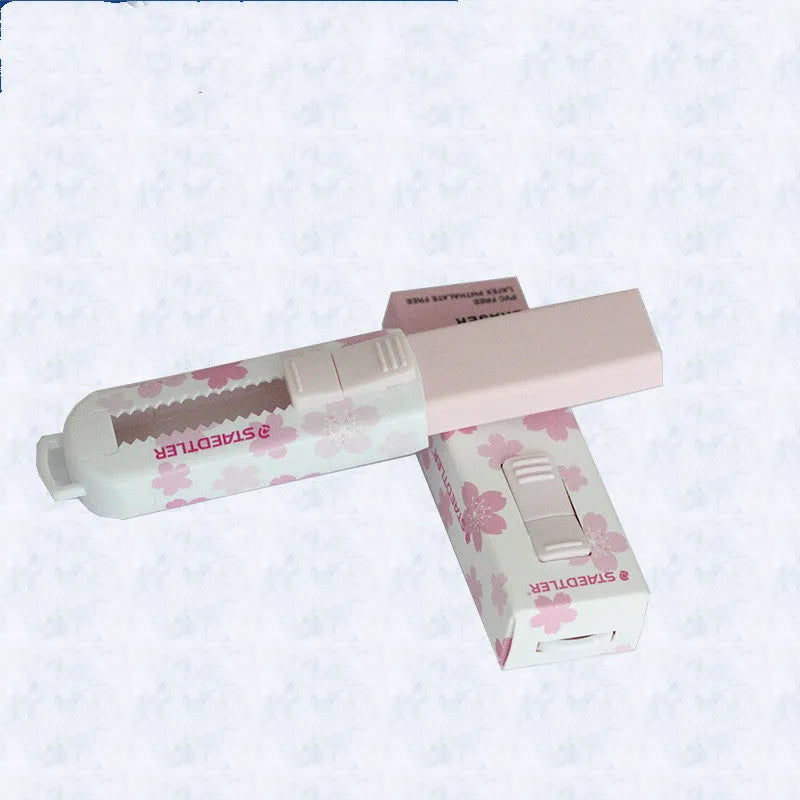 Square rubber push-pull wipe for student use with a replaceable core, pink colour, measuring 86 mm in length, 26 mm in width and 22 mm in height, suitable for cleaning chalkboards or whiteboards in classrooms