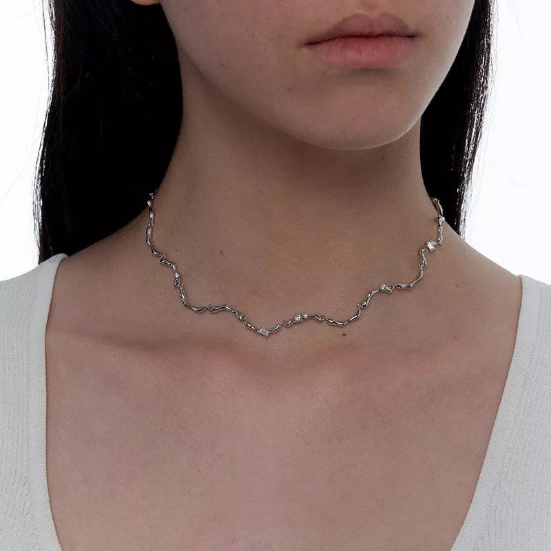 Adjustable wave pattern clavicle necklace with 18K platinum plating