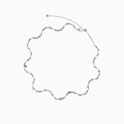 Adjustable wave pattern clavicle necklace with 18K platinum plating