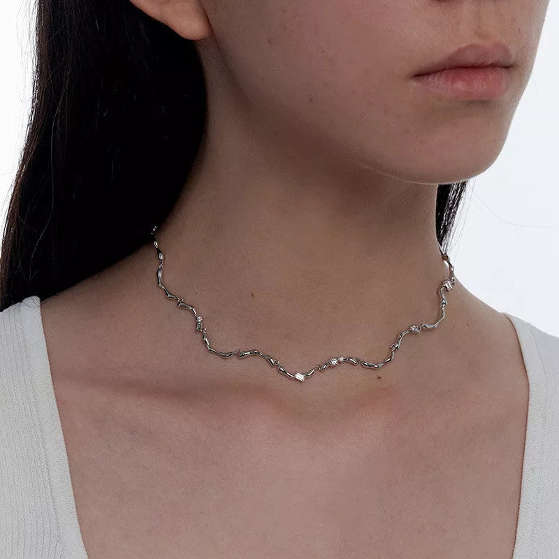 Adjustable wave pattern clavicle necklace with 18K platinum plating