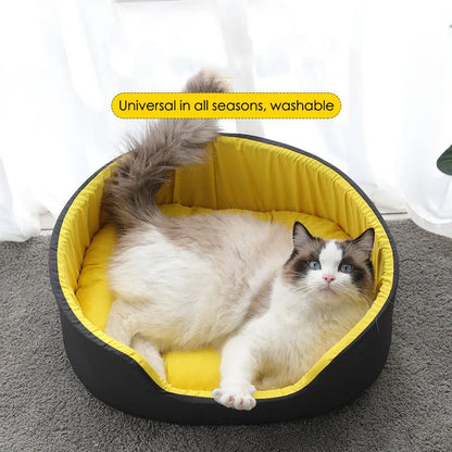 Washable cloth pet kennel for dogs and cats in black or green with winter-warm design