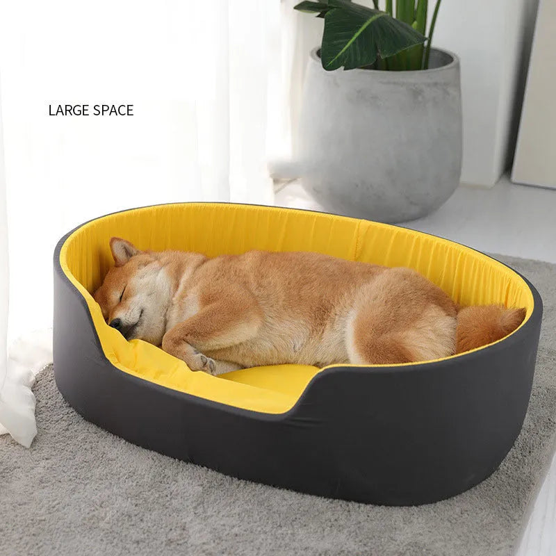 Washable cloth pet kennel for dogs and cats in black or green with winter-warm design