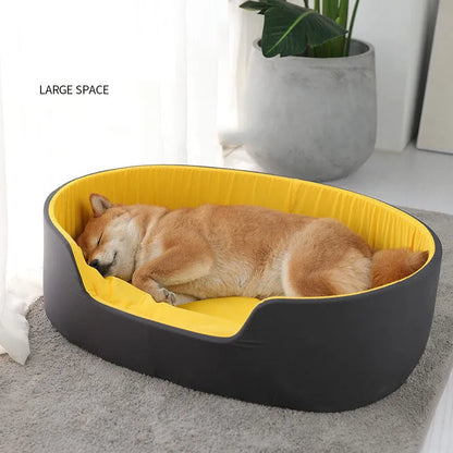 Washable cloth pet kennel for dogs and cats in black or green with winter-warm design
