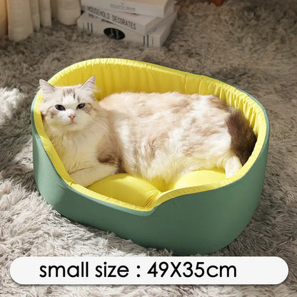 Washable cloth pet kennel for dogs and cats in black or green with winter-warm design