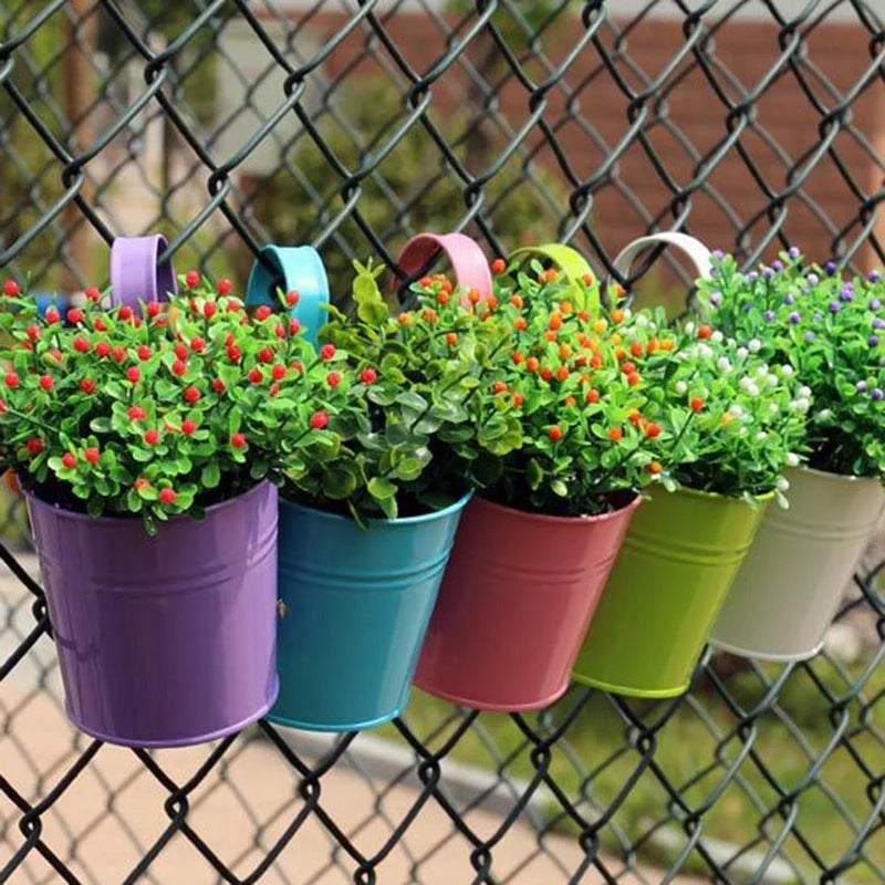 Iron hanging flower pot in various colors for garden and home decoration