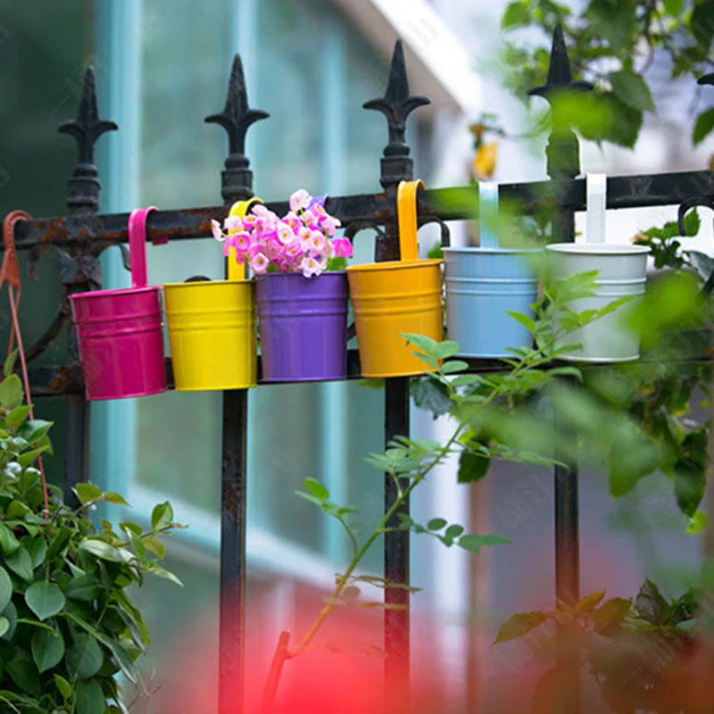 Iron hanging flower pot in various colors for garden and home decoration