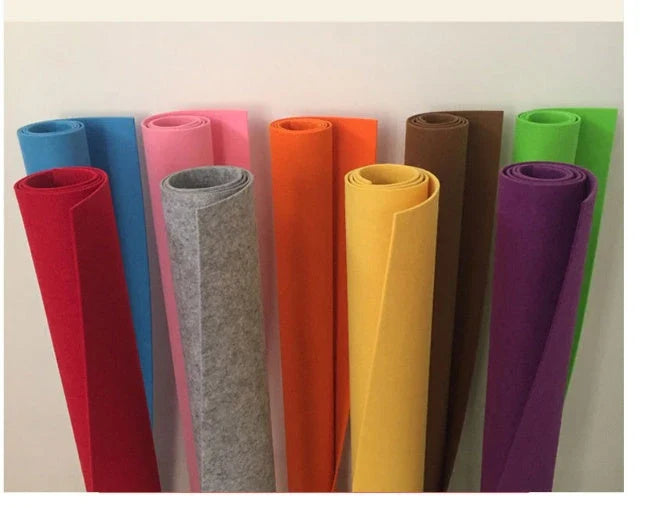 Cozy Cat Cabin: A premium pet house made of high-quality non-woven felt for year-round comfort and style