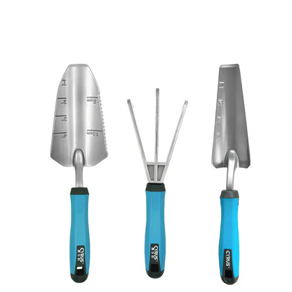 Aluminium garden tool set with cast shovel, three-claw harrow, and reinforced gardening gloves on soil