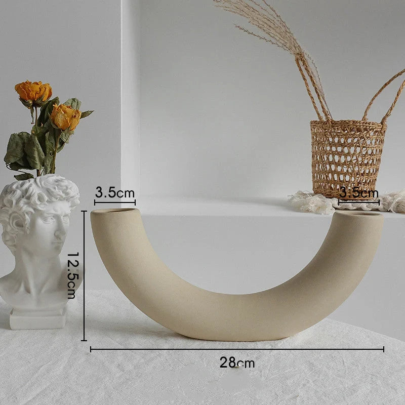 Nordic style ceramic vase for dry flower arrangements, perfect for home decor.