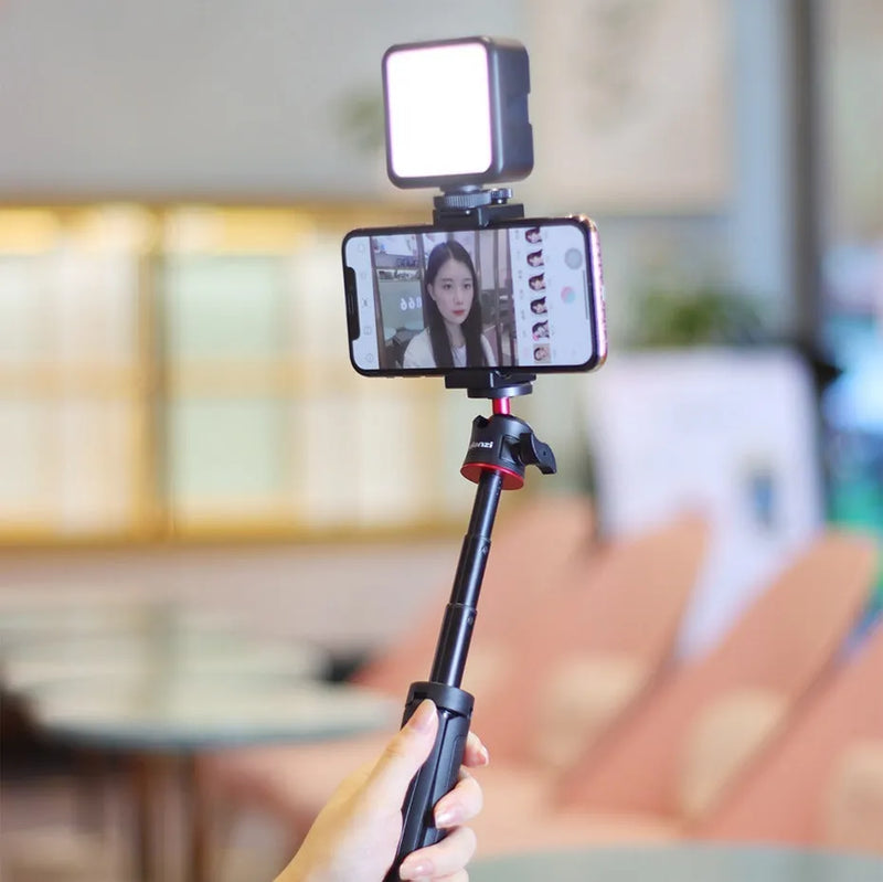 Mobile phone vlog selfie stick and short video live fill light bracket set with adjustable phone stand and portable 15x18x9cm carrying case, ideal for content creators filming handheld videos and live streaming with enhanced lighting control