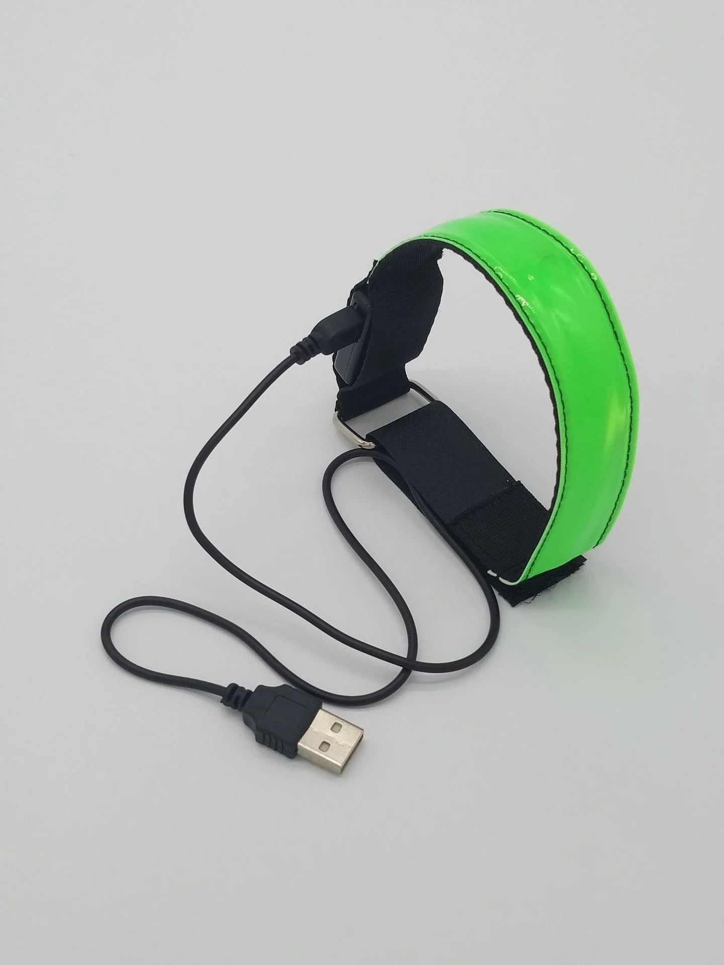Luminous Night Running Armband with USB Charging, Reflective Material, and Secure Fit for Increased Visibility and Safety During Nighttime Workouts