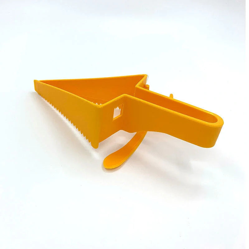 Adjustable Cake Divider Slicer for perfect triangle slices, food-grade plastic, 16*10 cm