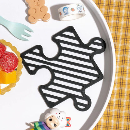 Creative Household Splicing Jigsaw Insulation Pad in blue, black, red, and yellow