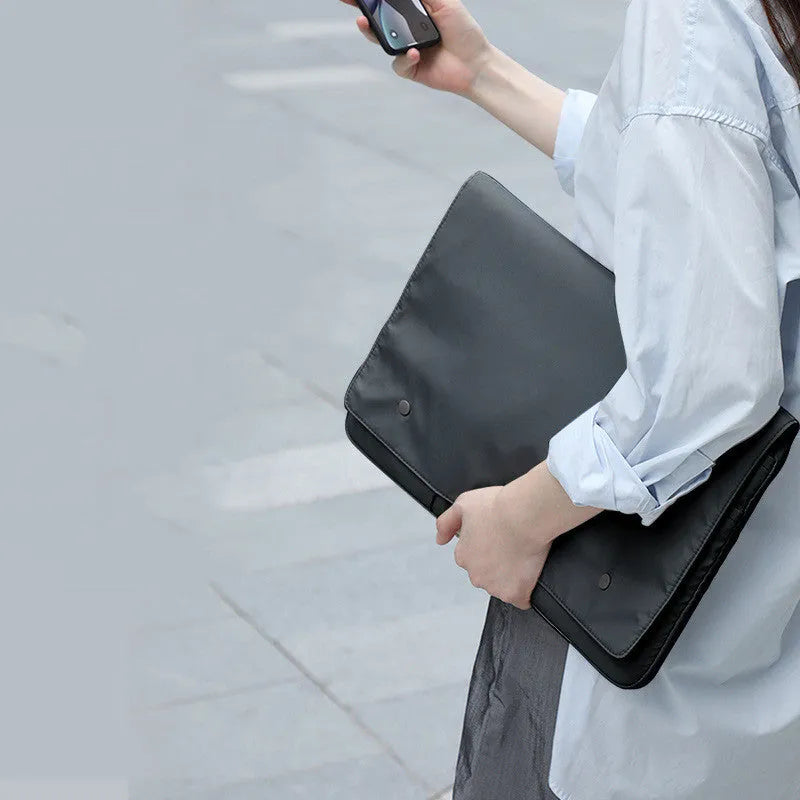 Nylon notebook liner bag with magnetic buckle, black or white, sizes 13, 14.1, 15.4, and 16 inches, for laptops and tablets.