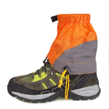 Breathable black nylon foot covers, 22cm width, protecting against sand and splashes for hiking and running