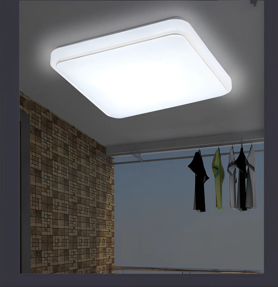 Square ceiling lamp with rectangular shade in gold or silver finish, dimensions 22x22cm, 30x30cm, or 40x40cm