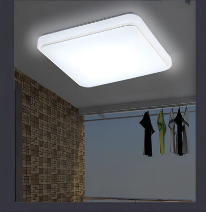 Square ceiling lamp with rectangular shade in gold or silver finish, dimensions 22x22cm, 30x30cm, or 40x40cm