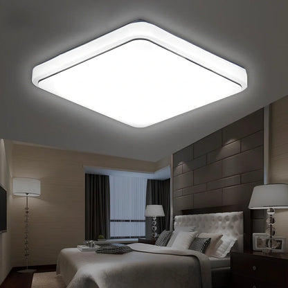 Square ceiling lamp with rectangular shade in gold or silver finish, dimensions 22x22cm, 30x30cm, or 40x40cm