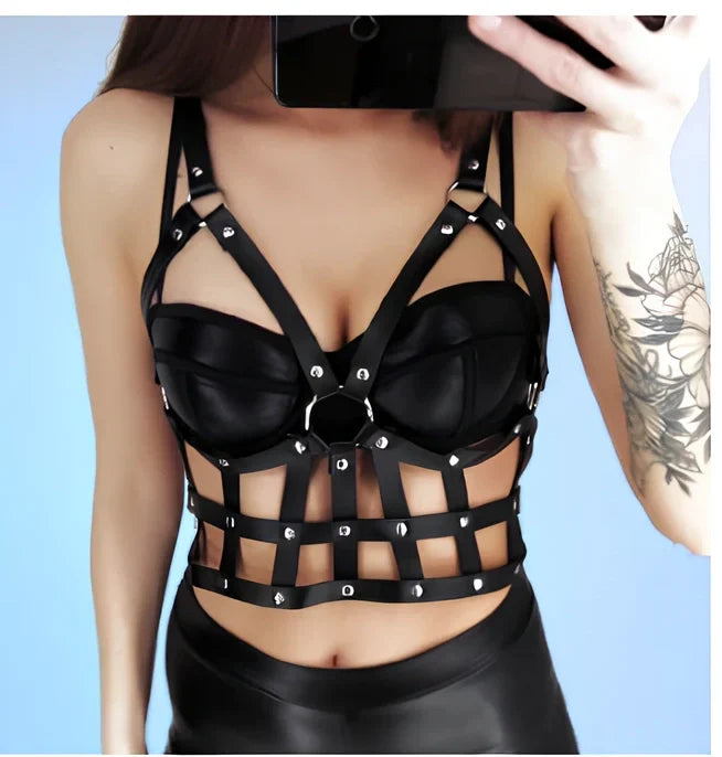 Black lattice-shaped restraint clothing with 110x3.2 cm dimensions for adjustable bondage wear