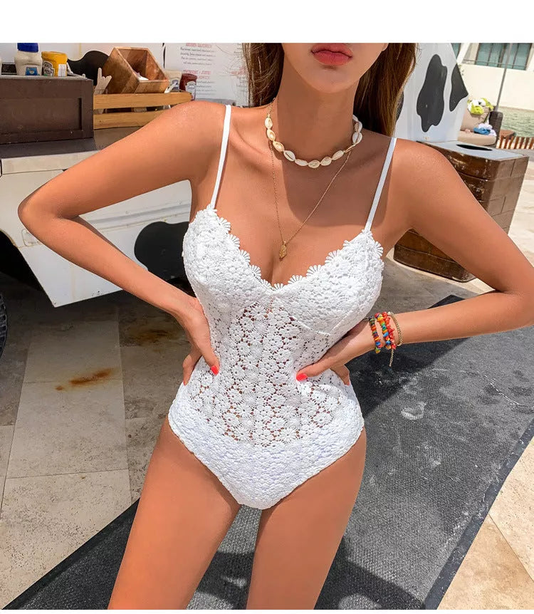 Embroidered knitted one-piece swimsuit for women in white with chest pad