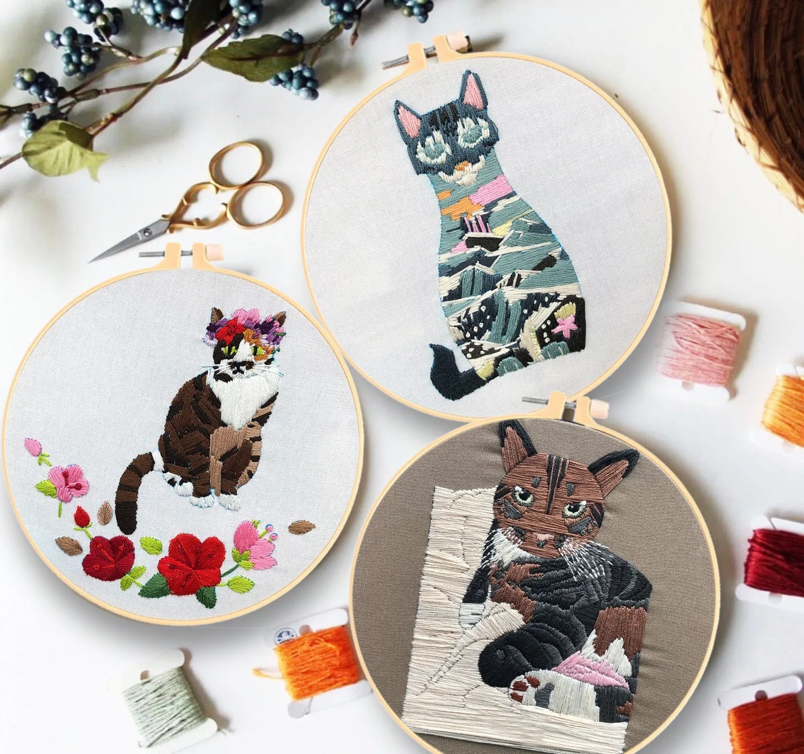 Beginners DIY embroidery kit showing materials for a three-dimensional cat cross stitch design on 20cm cotton linen fabric.