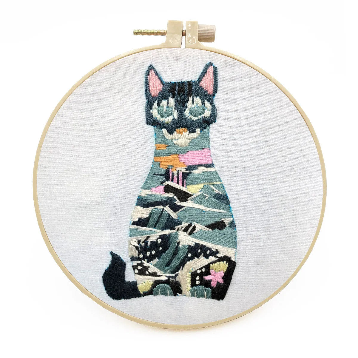 Beginners DIY embroidery kit showing materials for a three-dimensional cat cross stitch design on 20cm cotton linen fabric.