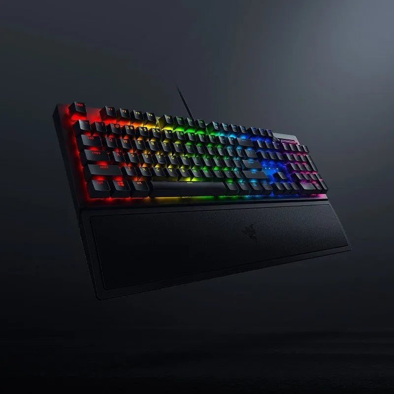 Razer BlackWidow V3 black mechanical keyboard with 104 keys, wired USB connection, and backlight