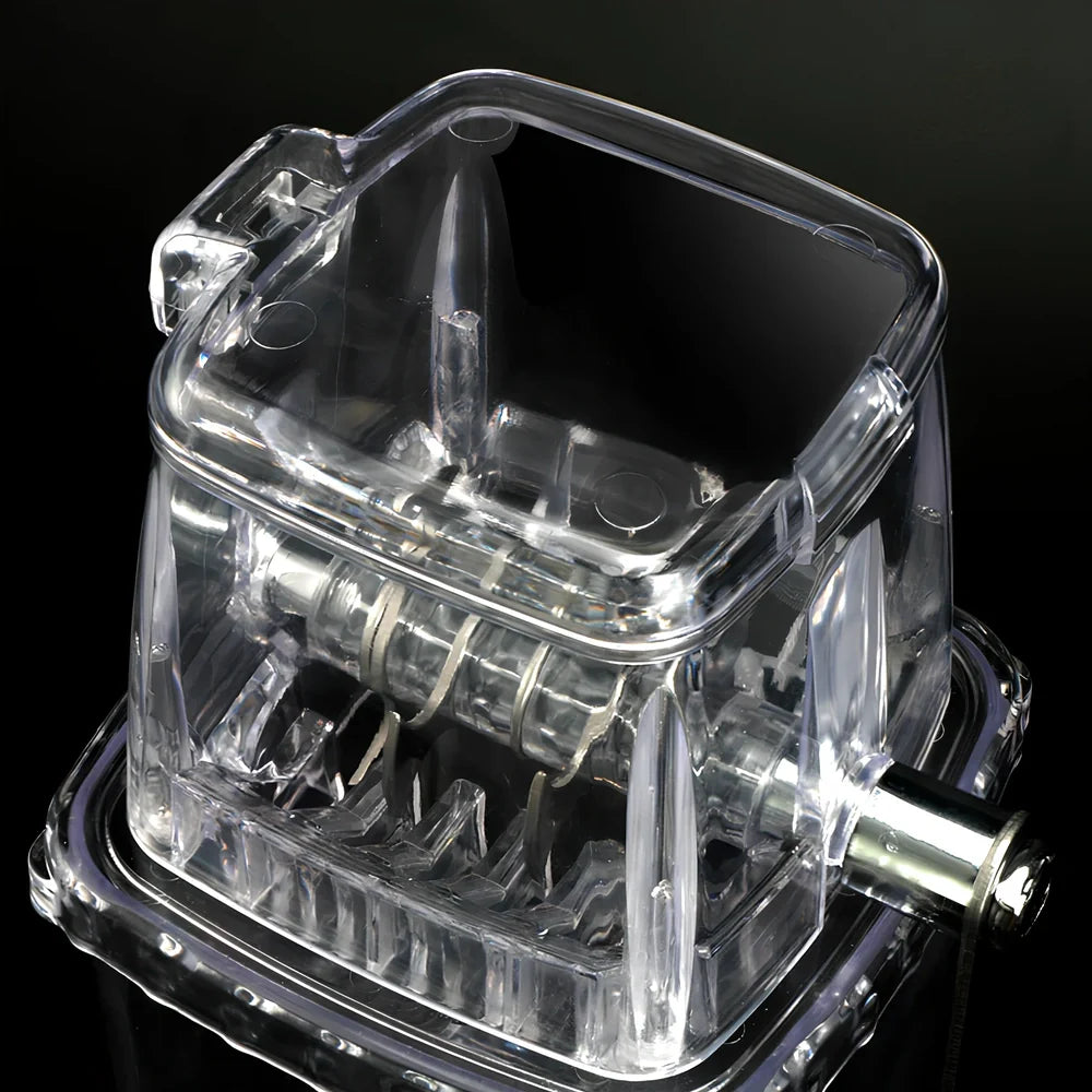 Manual ice crusher with stainless steel blades and 2-litre capacity in transparent or grey