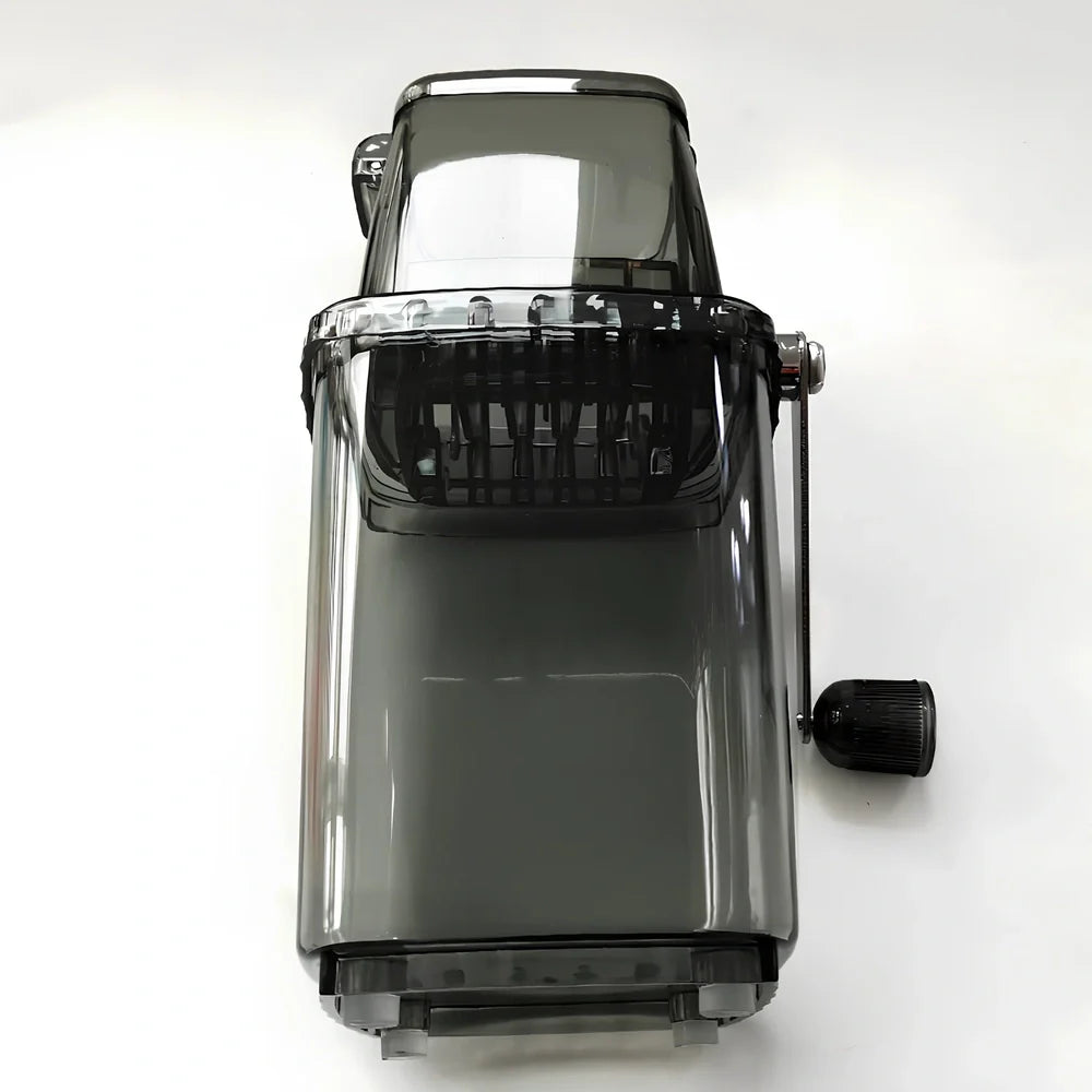 Manual ice crusher with stainless steel blades and 2-litre capacity in transparent or grey