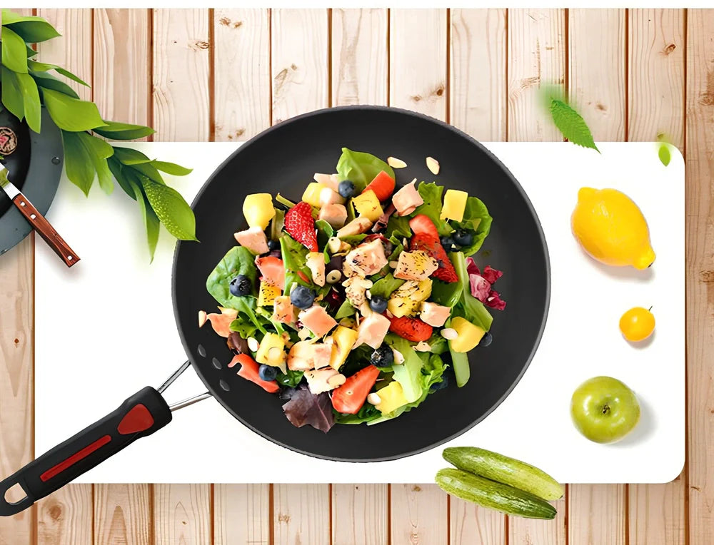 Hao Li three-piece cookware set with 30cm wok, 24cm frying pan, and 24cm soup pot in fine iron construction