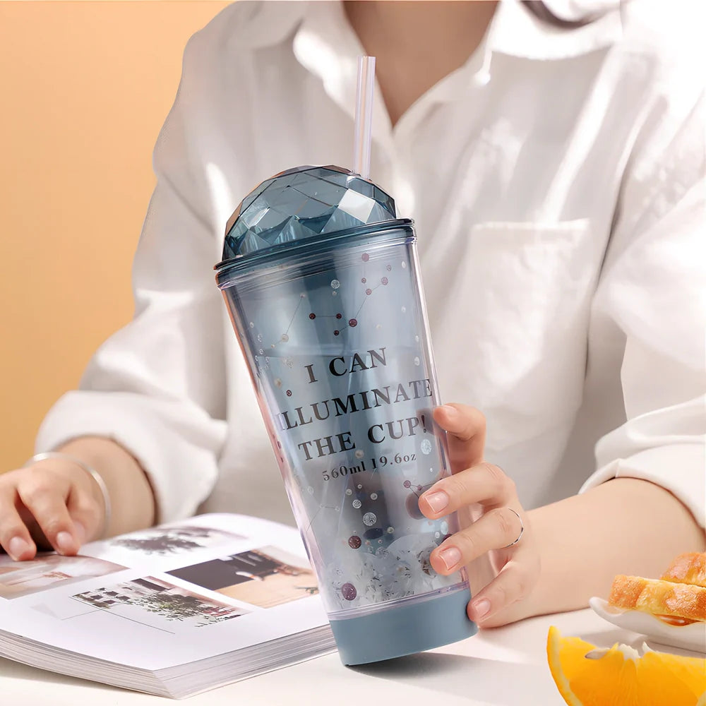 Plastic drink cup with colour gradient effect and double straws, 560ml capacity