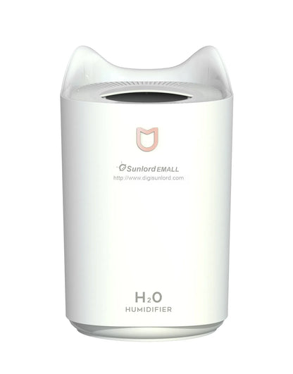 Double spray humidifier in Coral Pink or Glacier White with USB cable and three mist outlets