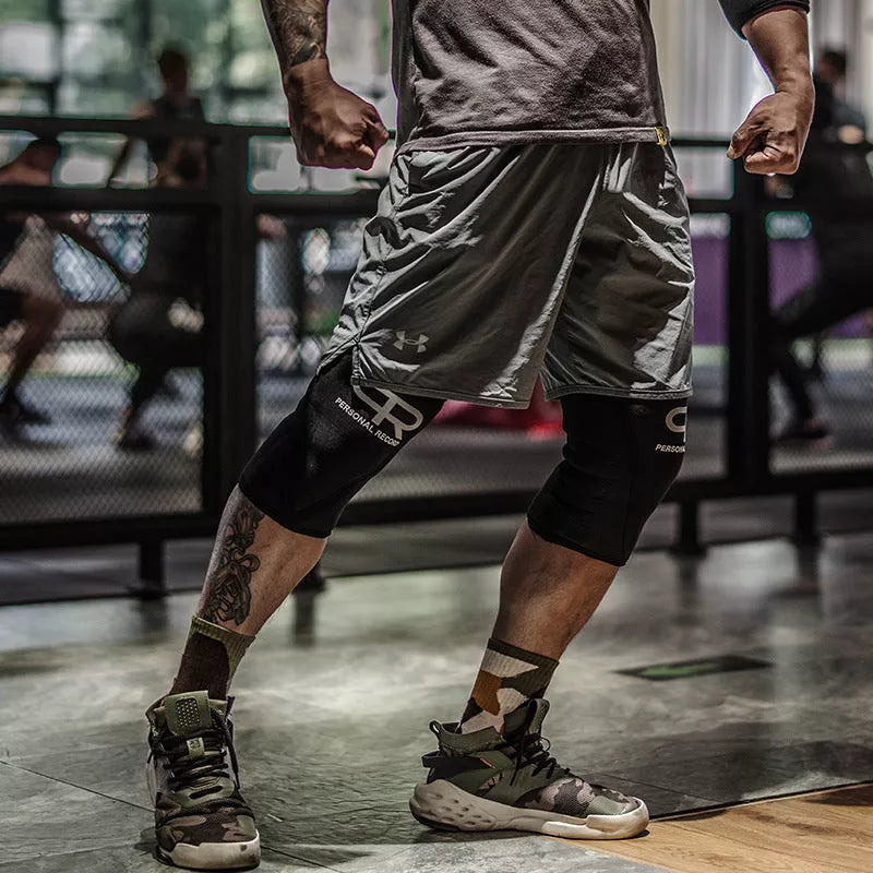 Professional black weightlifting knee pads for squats, available in sizes S to XL.