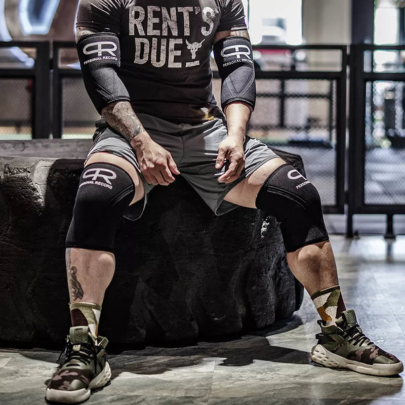 Professional black weightlifting knee pads for squats, available in sizes S to XL.