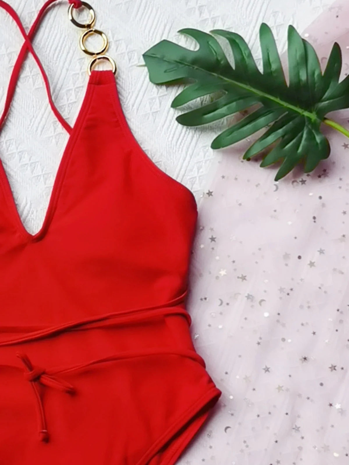 Women's solid colour one-piece swimsuit with chest padding in red or black options