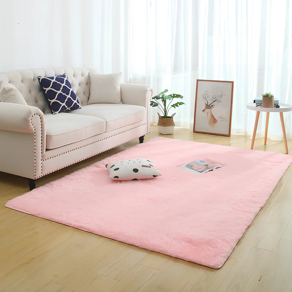 Machine-woven rectangular fluffy rug with 3-5cm deep pile in silver grey colour on wooden floor