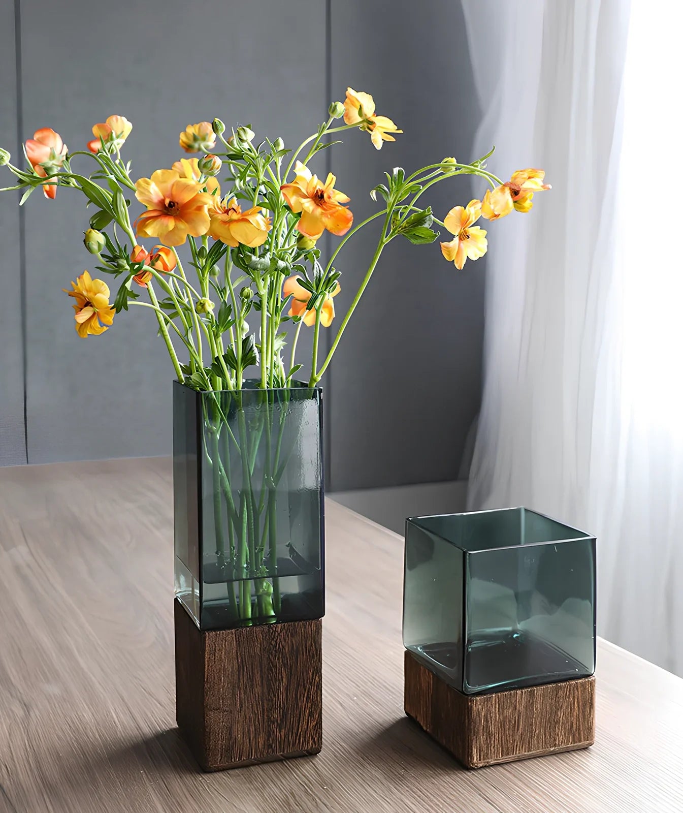 Transparent glass Chaumet vase, 15cm height, polished surface for modern flower arrangements in size S photo color