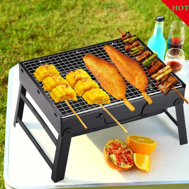 Portable folding charcoal barbecue grill with 35x27 cm cooking area