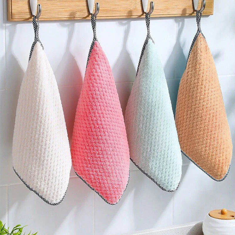 Absorbent and durable kitchen dish towels in various colors, made from soft and antibacterial materials for effective cleaning and drying.