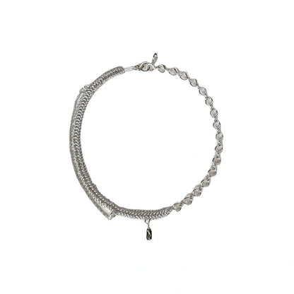 Elegant Clavicle Chain Necklace in silver color, featuring a delicate and sophisticated design with a pendant and chain made of premium copper and platinum plating