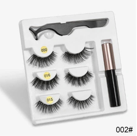 Magnetic false eyelashes for a voluminous, natural look without glue.